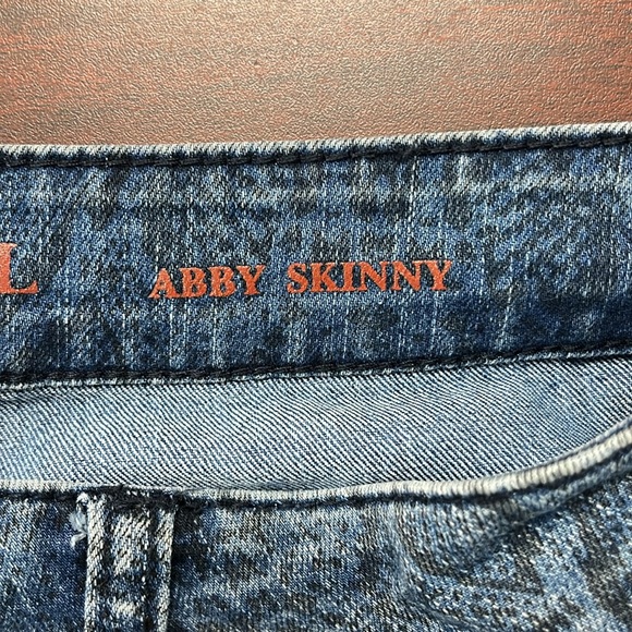 Liverpool Jeans Company “Abby” Skinny Jeans, Blue, Snake Skin Pattern, Size 10 - Picture 5 of 7